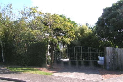 Photo of property in 27 Springfield Street, Forrest Hill, Auckland, 0620