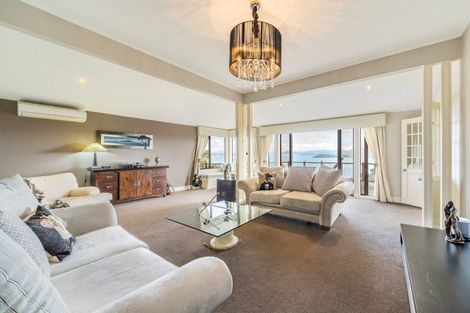 Photo of property in 14 Latham Road, York Bay, Lower Hutt, 5013