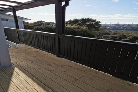 Photo of property in 4/141 Colwill Road, Massey, Auckland, 0614