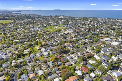 Photo of property in 26 Selwyn Crescent, Forrest Hill, Auckland, 0620