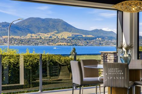 Photo of property in 2 Scenic Heights, Acacia Bay, Taupo, 3330