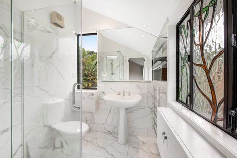 Photo of property in 1 The Knoll, Greenhithe, Auckland, 0632