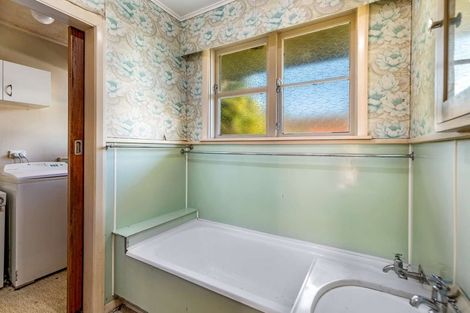 Photo of property in 46 Karaka Crescent, Levin, 5510