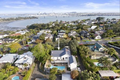 Photo of property in 30 Maritime Terrace, Birkenhead, Auckland, 0626