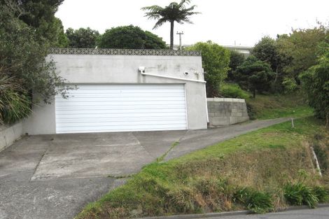 Photo of property in 70 Glanmire Road, Newlands, Wellington, 6037