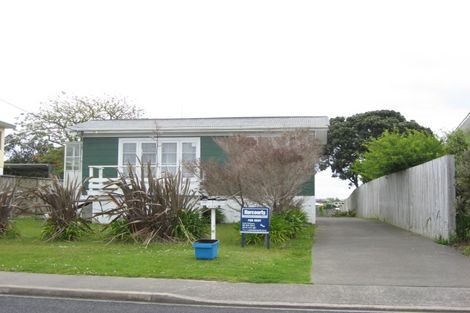 Photo of property in 2/1341 Whangaparaoa Road, Army Bay, Whangaparaoa, 0930