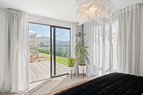 Photo of property in 9 Centre Crescent, Wanaka, 9305