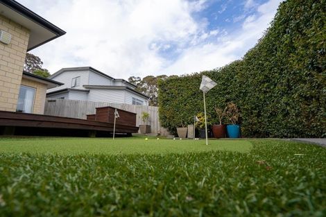 Photo of property in 17 Bintulu Place, Fairview Heights, Auckland, 0632