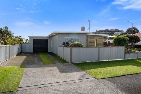 Photo of property in 1 Naumai Place, Spotswood, New Plymouth, 4310
