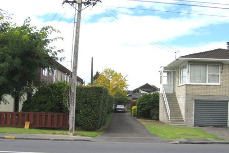 Photo of property in 2/765 Beach Road, Browns Bay, Auckland, 0630