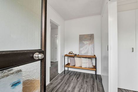 Photo of property in 33 Riversdale Drive, Merrilands, New Plymouth, 4312