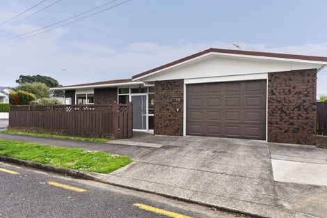 Photo of property in 48 Fulford Street, New Plymouth, 4310