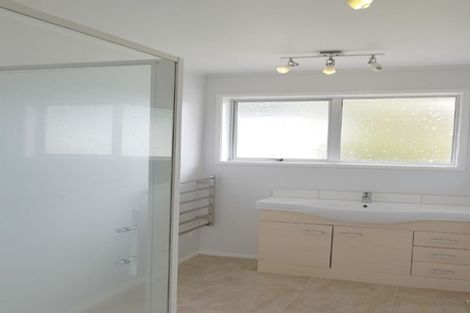 Photo of property in 1/51 Shanaway Rise, Hillcrest, Auckland, 0627