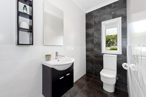 Photo of property in 19 Strowan Avenue, Fairfield, Hamilton, 3214