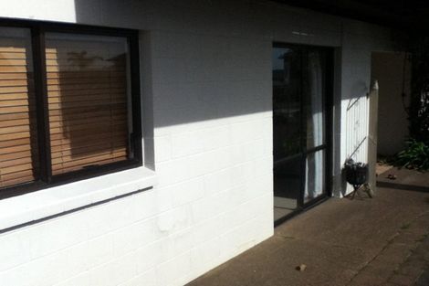 Photo of property in 11 Nimrod Place, Half Moon Bay, Auckland, 2012