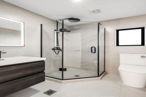 Photo of property in 43d Mirrabooka Avenue, Botany Downs, Auckland, 2010