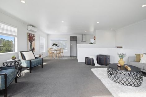 Photo of property in 11 Crispe Road, Clarks Beach, 2122