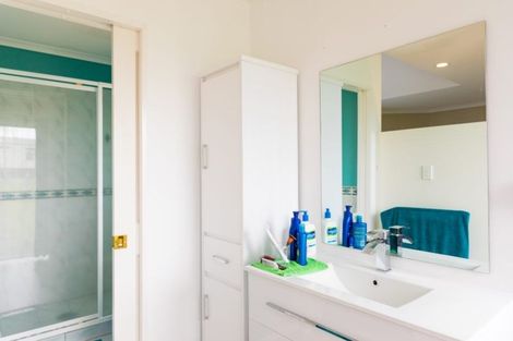 Photo of property in 11 Linicro Place, Wattle Downs, Auckland, 2103