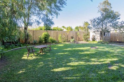 Photo of property in 40 Akoranga Drive, Northcote, Auckland, 0627