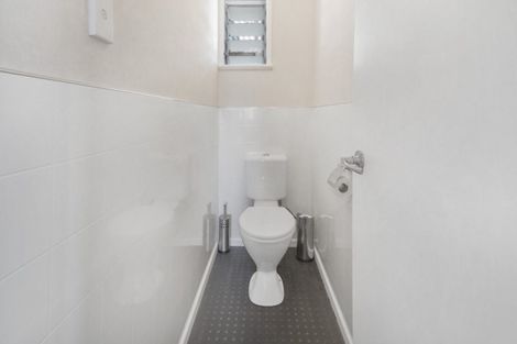 Photo of property in 10 Firle Place, Green Bay, Auckland, 0604