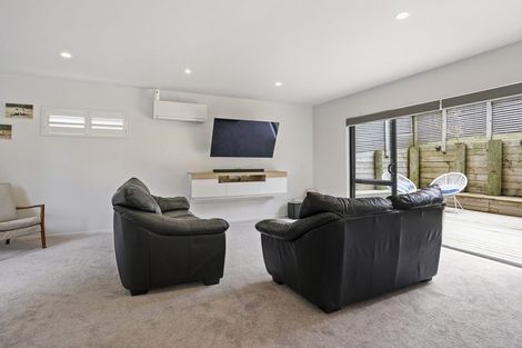 Photo of property in 18a Cottam Grove, Northcross, Auckland, 0632