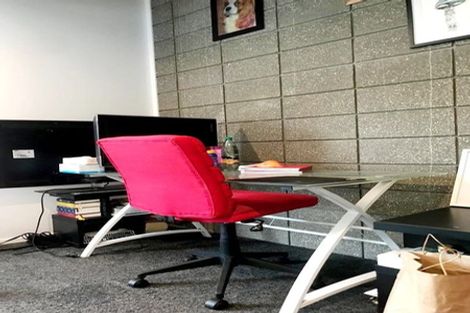 Photo of property in 37 Newington Road, Henderson, Auckland, 0612