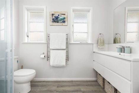 Photo of property in 2 Old Farm Road, Hamilton East, Hamilton, 3216