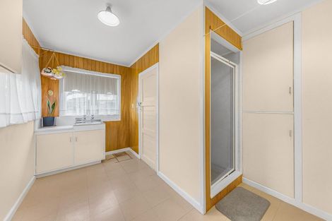 Photo of property in 5 Valron Road, Te Atatu South, Auckland, 0602