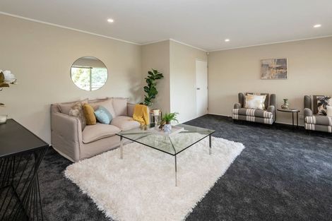 Photo of property in 27 Bard Place, Golflands, Auckland, 2013