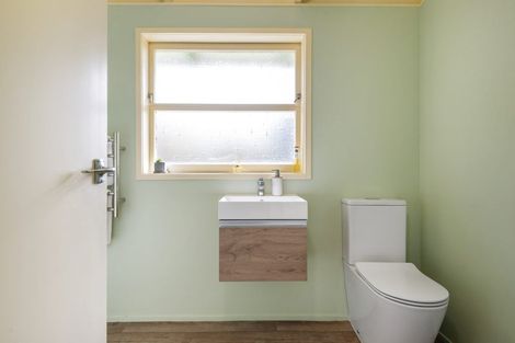 Photo of property in 1/68 Glenvar Road, Torbay, Auckland, 0630