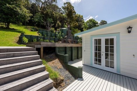 Photo of property in 7 Matauwhi Road, Russell, 0202