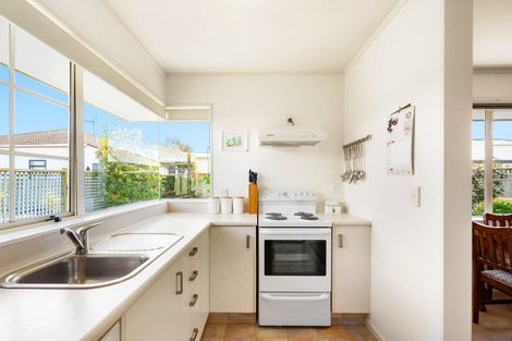 Photo of property in 2/406 Lyndon Road East, Hastings, 4122