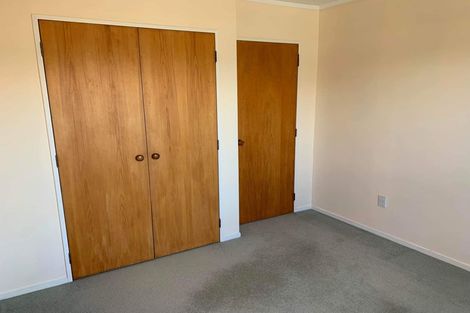 Photo of property in 1/5 Spring Grove, Henderson, Auckland, 0612