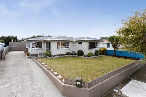 Photo of property in 5 Tararua Terrace, Cloverlea, Palmerston North, 4412