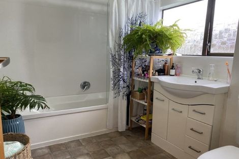 Photo of property in 2/17u Randwick Crescent, Moera, Lower Hutt, 5010