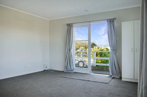 Photo of property in 34 Stewart Drive, Newlands, Wellington, 6037