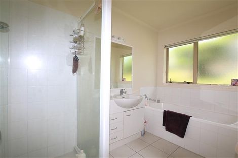 Photo of property in 15 Chelmsley Avenue, Henderson, Auckland, 0612