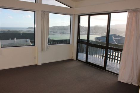Photo of property in 9 Rangitane Street, Maupuia, Wellington, 6022