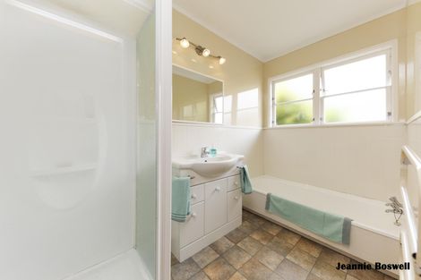 Photo of property in 43 Elmira Avenue, Hokowhitu, Palmerston North, 4410