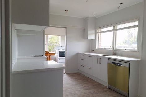 Photo of property in 2 Anne Road, Hillcrest, Auckland, 0627