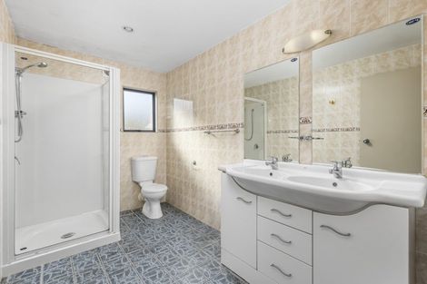 Photo of property in 19 Woodside Avenue, Northcote, Auckland, 0627