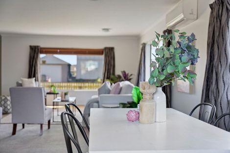 Photo of property in 6 Waihurihia Street, Otaki, 5512