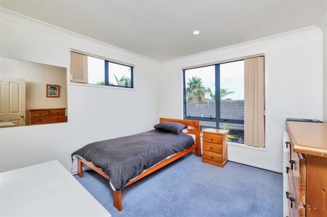 Photo of property in 1 Highfields Terrace, Henderson, Auckland, 0612
