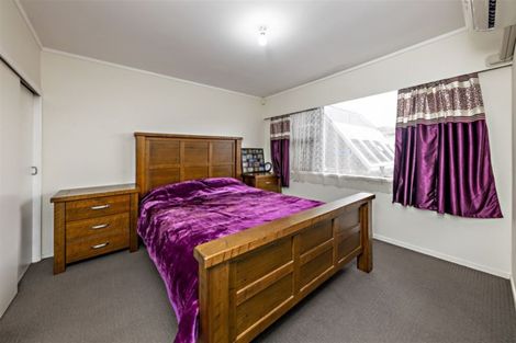Photo of property in 2/76 Kenderdine Road, Papatoetoe, Auckland, 2025