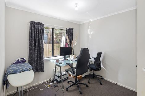 Photo of property in 10a Ted Gilberd Place, Newlands, Wellington, 6037