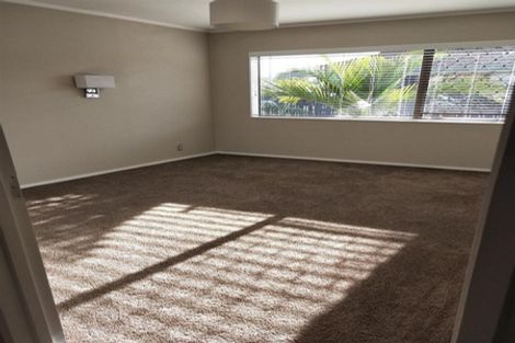 Photo of property in 22 Sturges Road, Henderson, Auckland, 0612