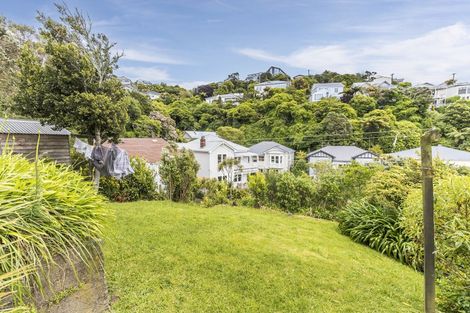 Photo of property in 30 Apuka Street, Brooklyn, Wellington, 6021