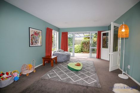 Photo of property in 2/138 Memorial Avenue, Burnside, Christchurch, 8053