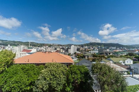 Photo of property in Hamilton Flats, 3/9 Hawker Street, Mount Victoria, Wellington, 6011