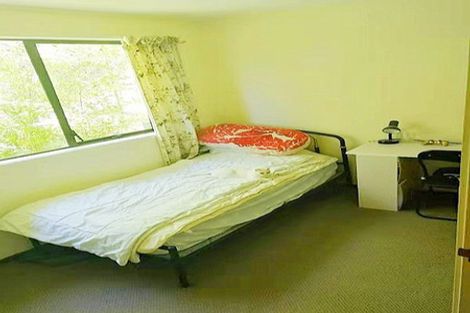 Photo of property in 6 Garner Place, Glenfield, Auckland, 0629